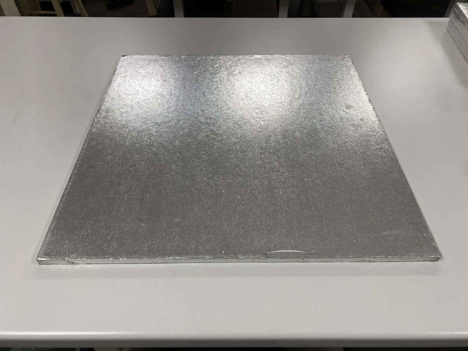 Square 22-inch silver cake drum