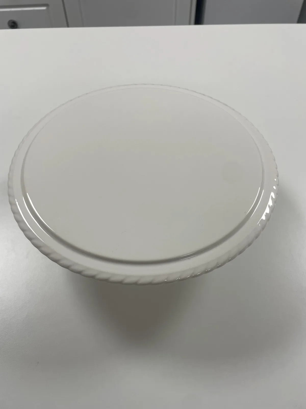 10-inch White Pedestal Cake Stand