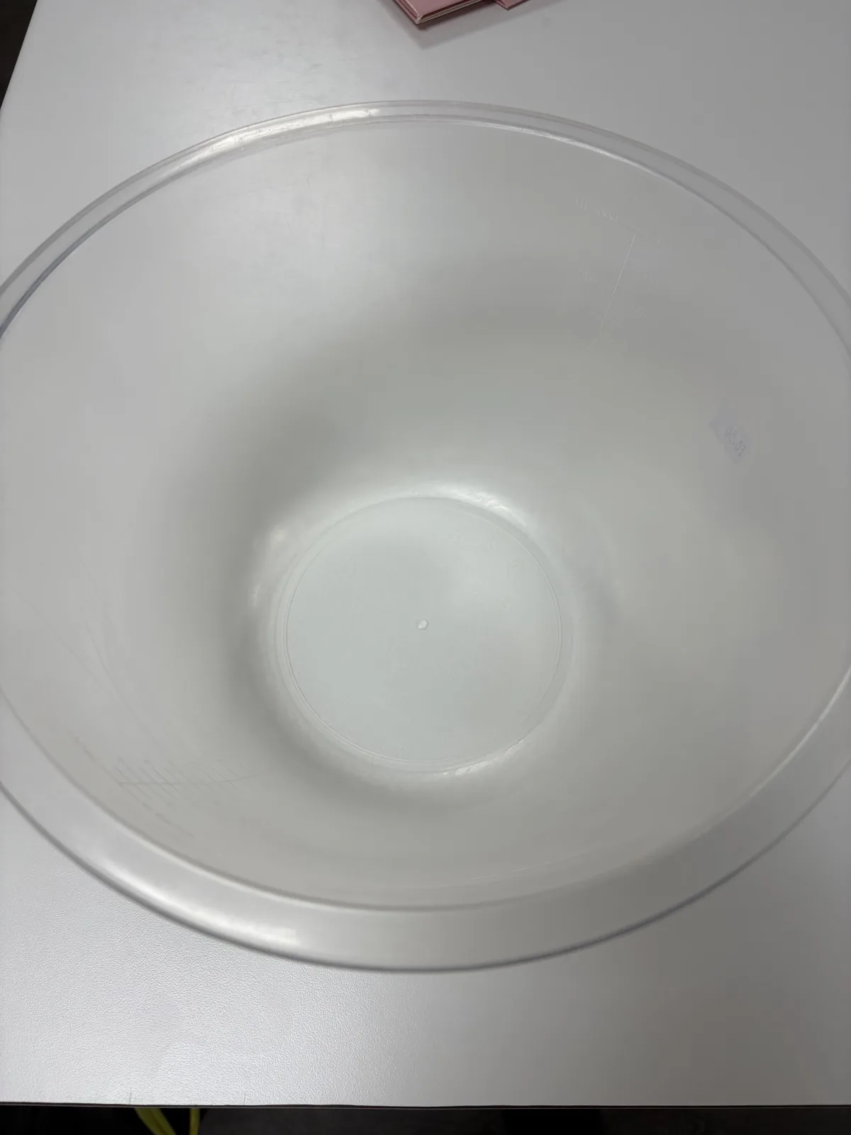 Large clear plastic 7-pint mixing bowl