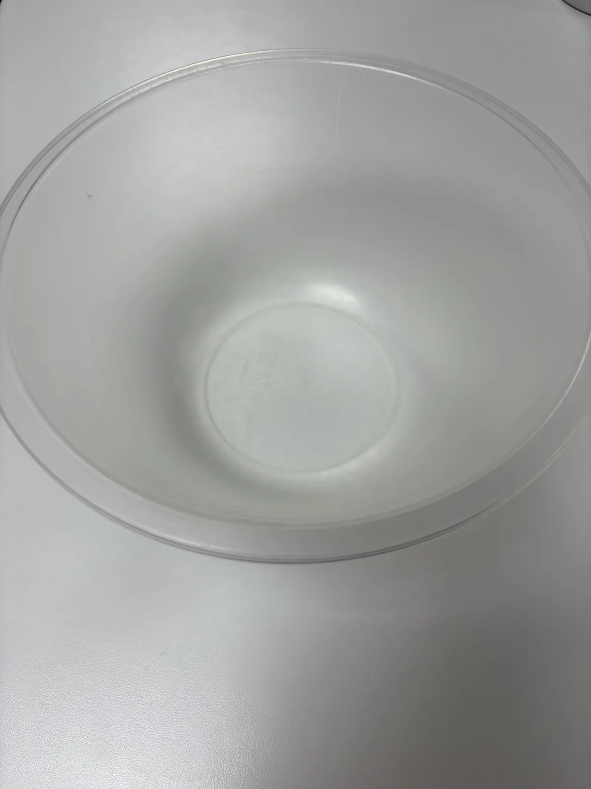 Medium clear plastic 3-pint mixing bowl