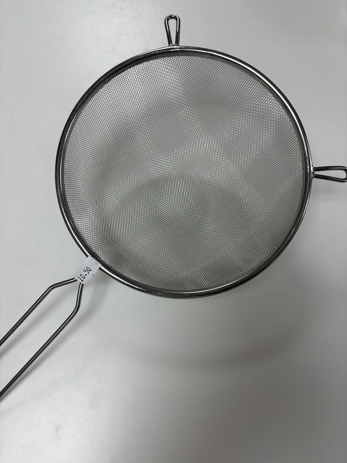 Stainless steel fine mesh sieve with bowl rests